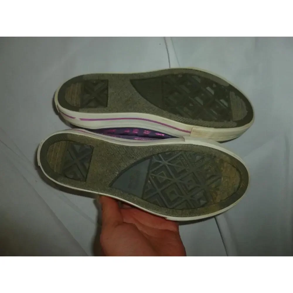 CONVERSE All Star‎ Kisses Lipstick Low-Top Canvas Sneaker sz 2 KIDS